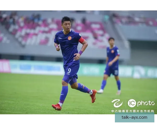 全国足球联赛迎关键战役年轻球员集体爆发引发关注与球迷热议未来格局