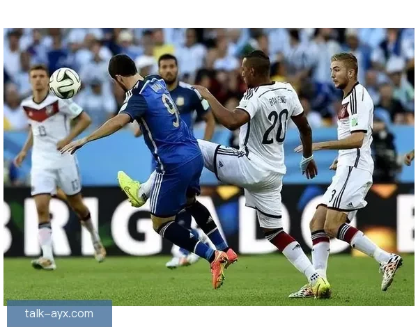 世界杯精彩瞬况:各国豪门鏖战绿茵场争夺荣耀 世界杯精彩瞬况:各国豪门鏖战绿茵场争夺荣耀