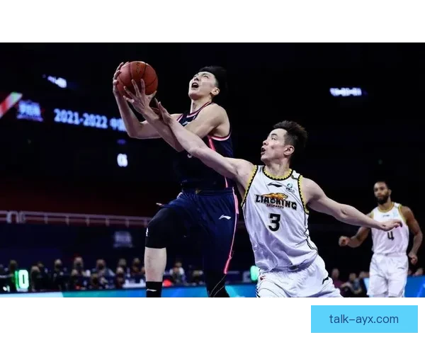 新赛季激战正酣多队争冠格局初显明星球员表现引发热议持续升温中 新赛季激战正酣多队争冠格局初显明星球员表现引发热议持续升温中