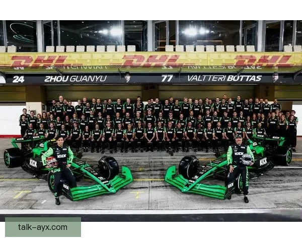 F1赛季最新动态解析车队竞争格局与明星车手表现