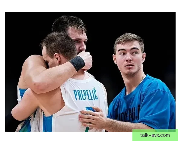 欧洲杯爆冷再现惊喜，卫冕冠军意外出局引发球迷热议